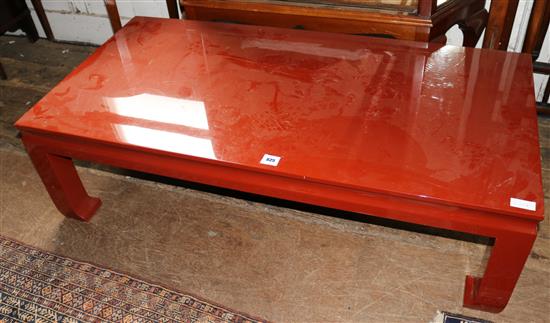 Red lacquer coffee table(-)
